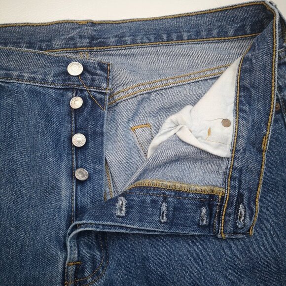 Levi's 501 Men's Size 36/32 Medium Wash Button Fly Straight Leg Jeans - Picture 8 of 13